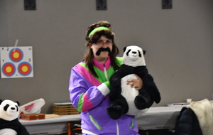 Emmanuelle sur le podium avec un panda qui a ravi sa fille